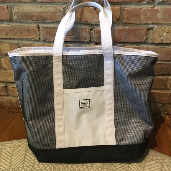 herschel bamfield tote mid volume